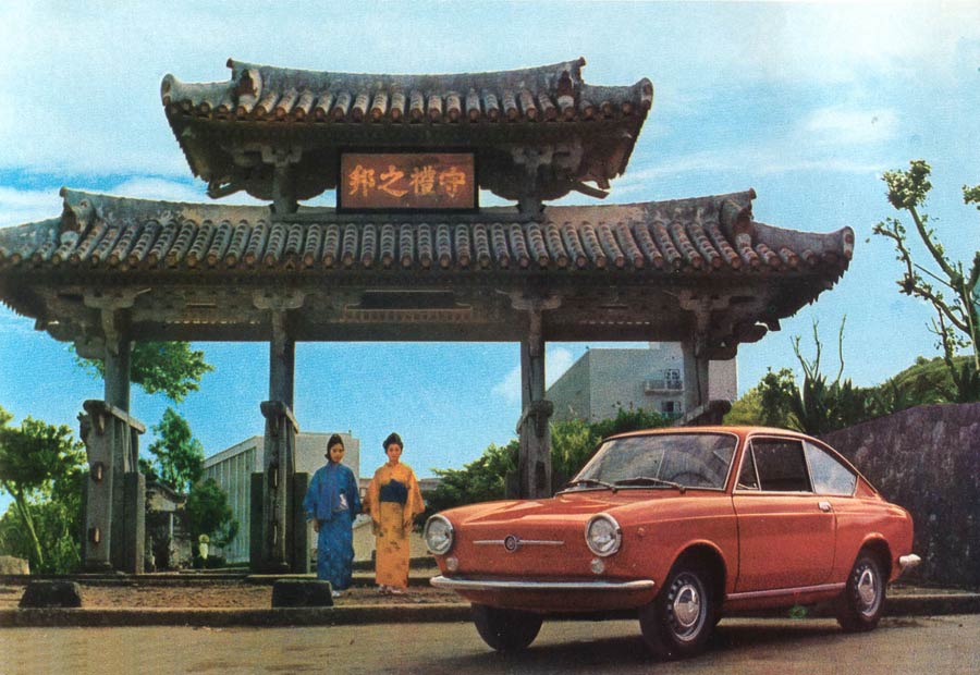 Fiat 850 Coupe in Okinawa (1965 jaarboek Fiat)