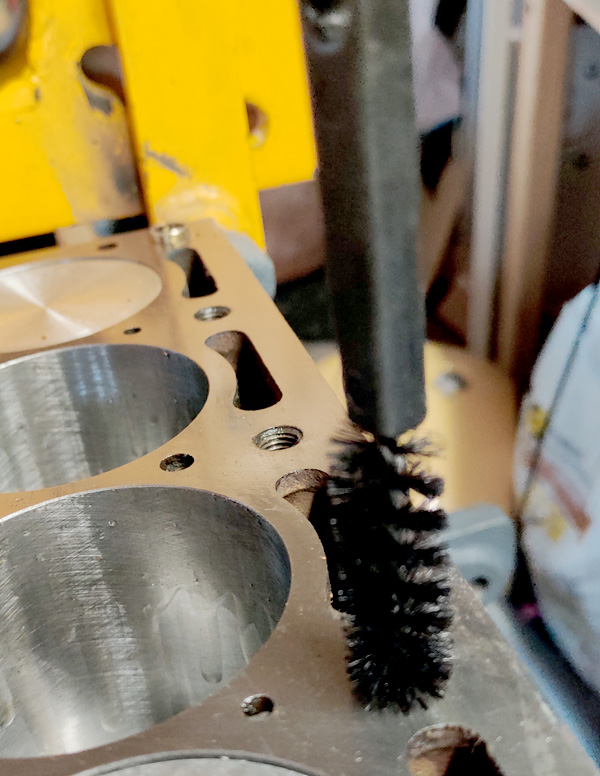 Fiat 850 montage cilinderkop met ARP