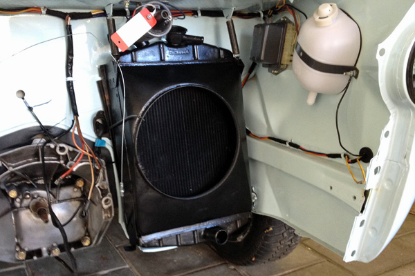 radiateur Fiat 850 gemonteerd