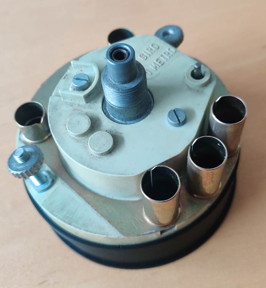 De achterkant van de kilometerteller