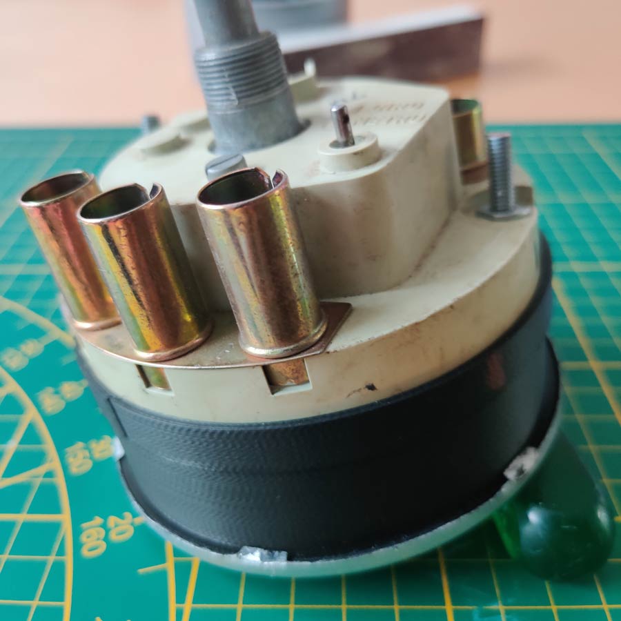 De achterkant van de kilometerteller