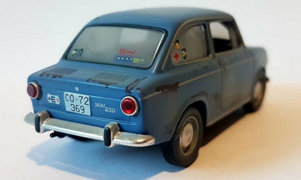 Verwaarloosde Fiat 850