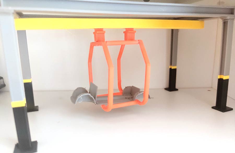 Fiat 850 productielijn met bodemplaat 1:43