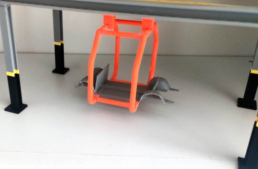 Fiat 850 productielijn met bodemplaat 1:43