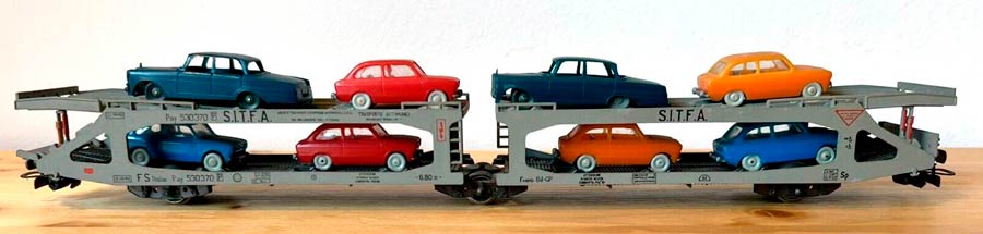 Fiat 850 op Rivarossi treintrailer