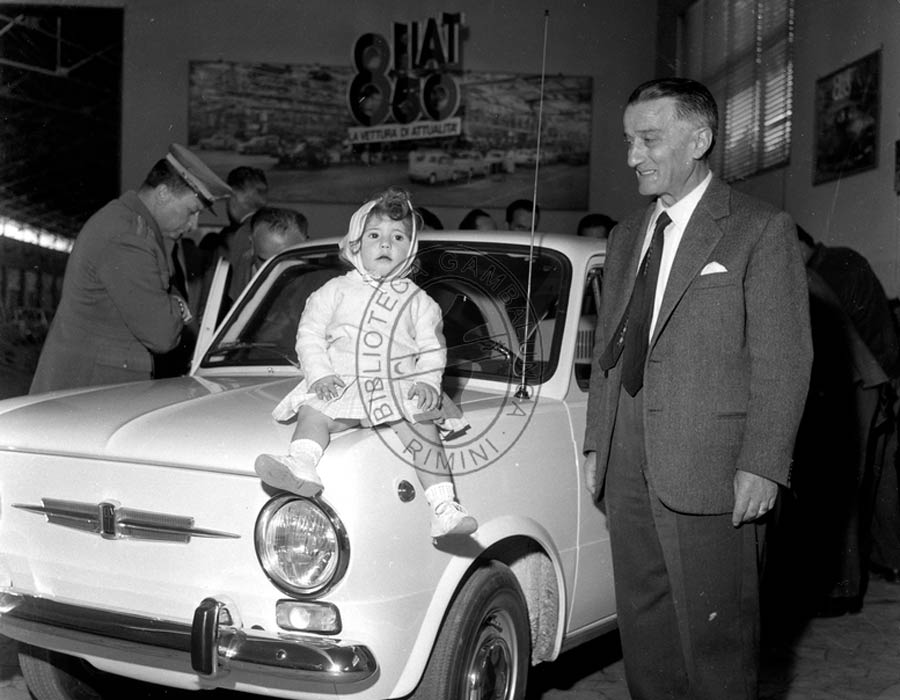 Introductie van de Fiat 850 bij de gebroeders Sartini in Rimini