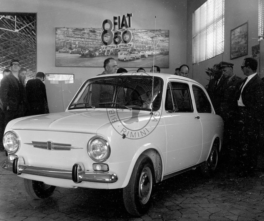 Introductie van de Fiat 850 bij de gebroeders Sartini in Rimini