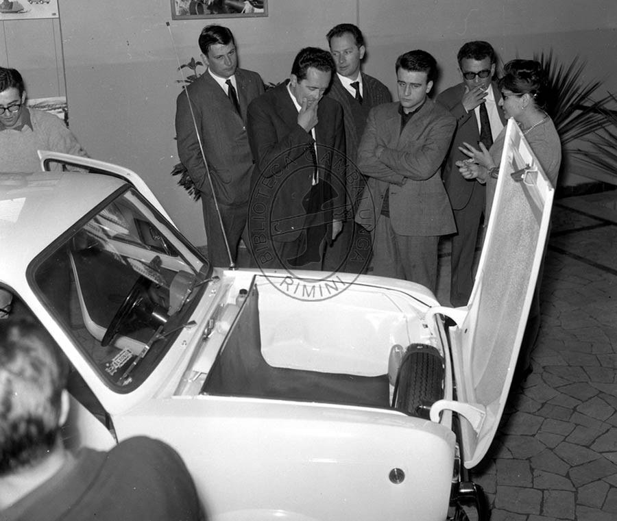 Introductie van de Fiat 850 bij de gebroeders Sartini in Rimini