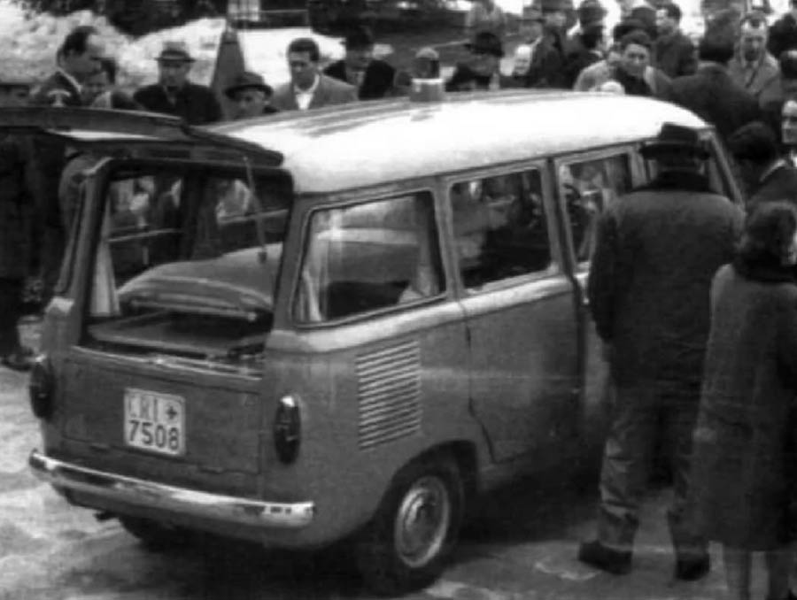 Fiat 850T ambulance CRI