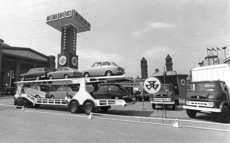 Seat 850 op transport naar Salon Barcelona 1966/1967